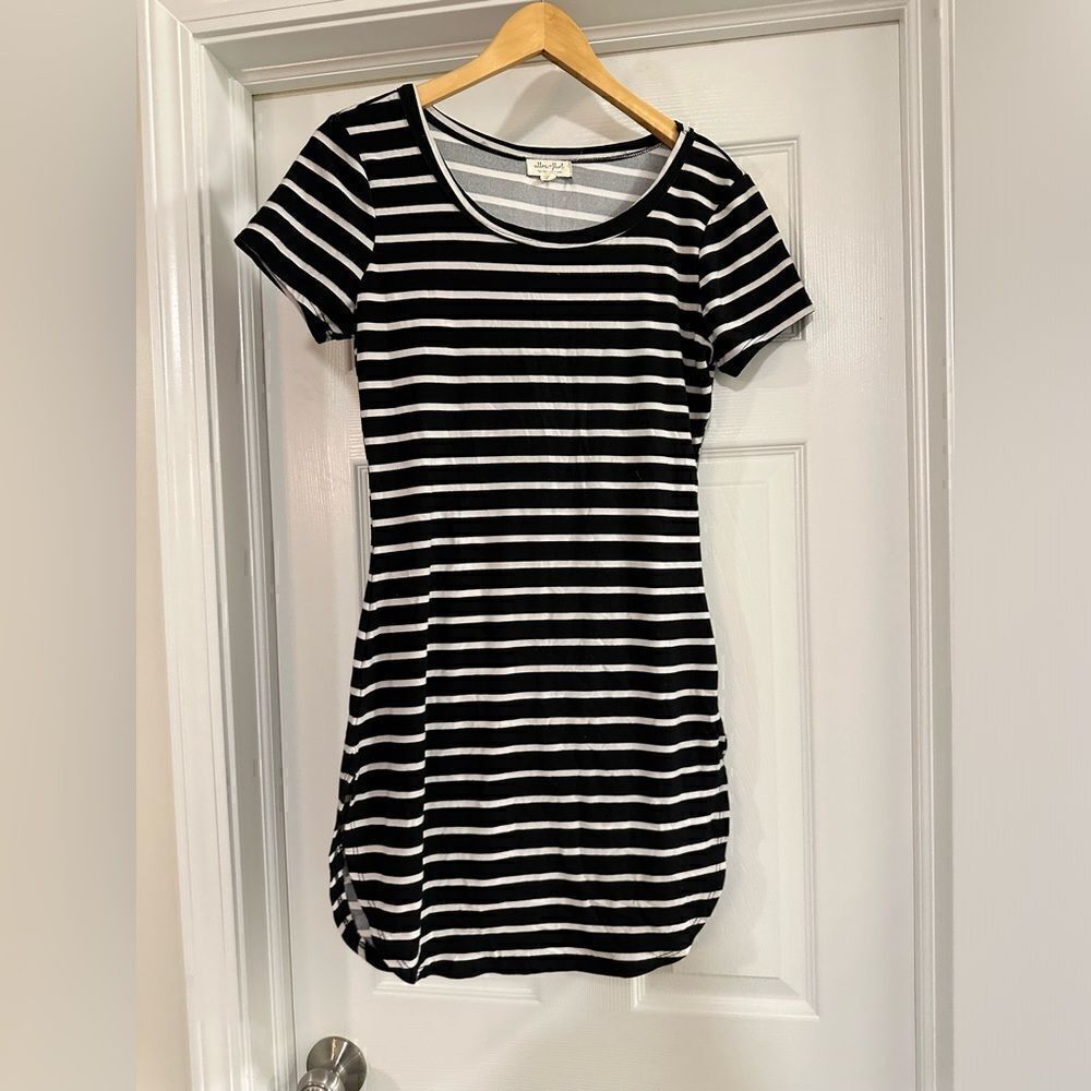Ultra flirt t-shirt dress striped black and white size medium